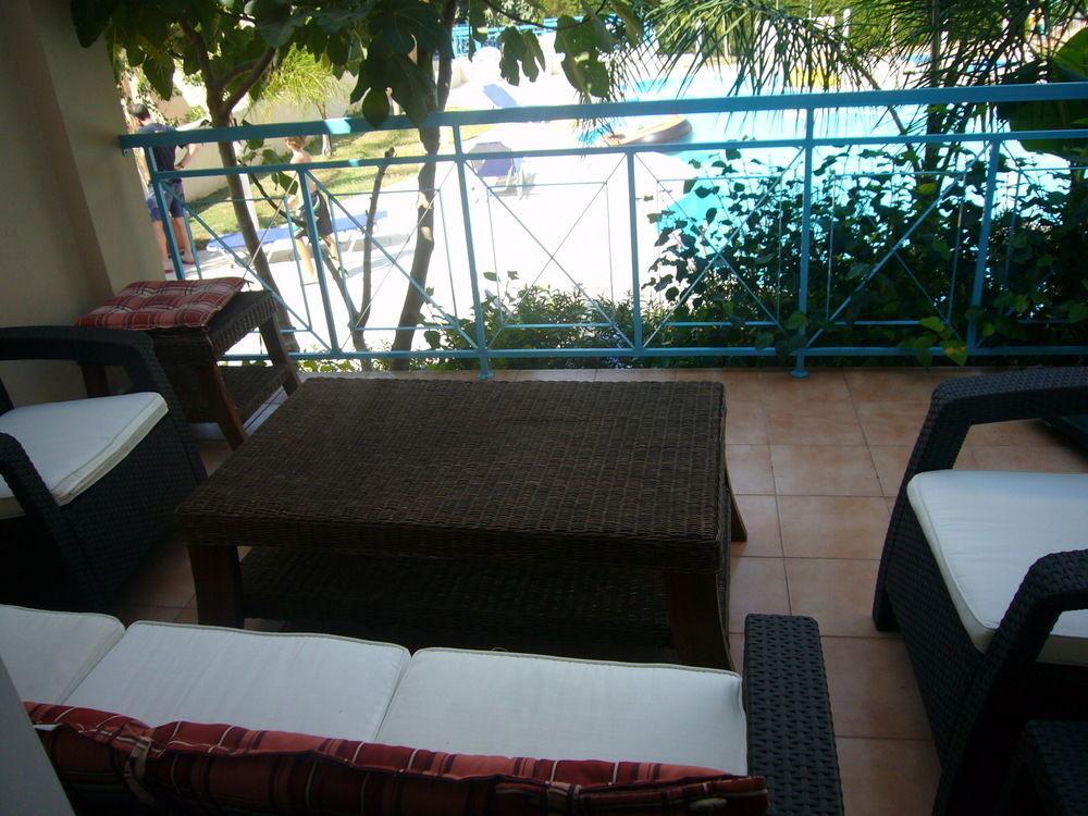 Blue Oasis Gardens Appartement Limasol Buitenkant foto