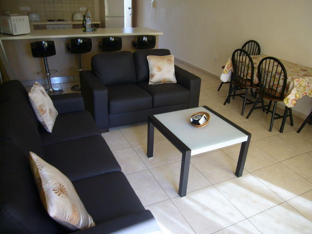 Blue Oasis Gardens Appartement Limasol Buitenkant foto