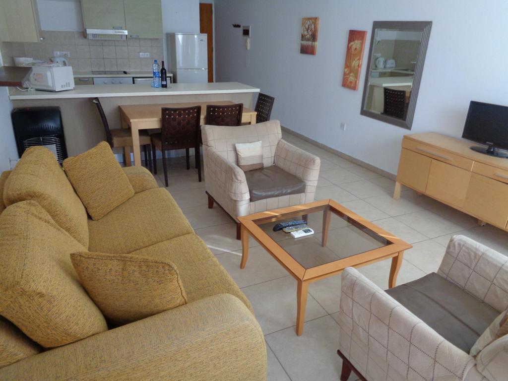 Blue Oasis Gardens Appartement Limasol Buitenkant foto