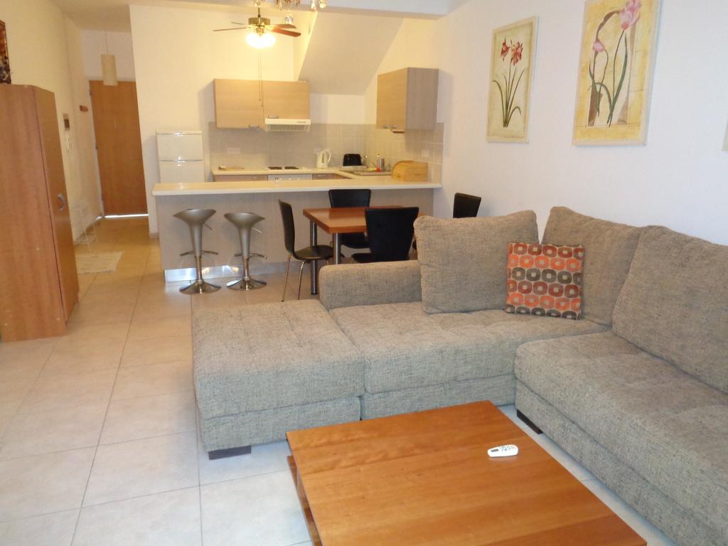 Blue Oasis Gardens Appartement Limasol Buitenkant foto