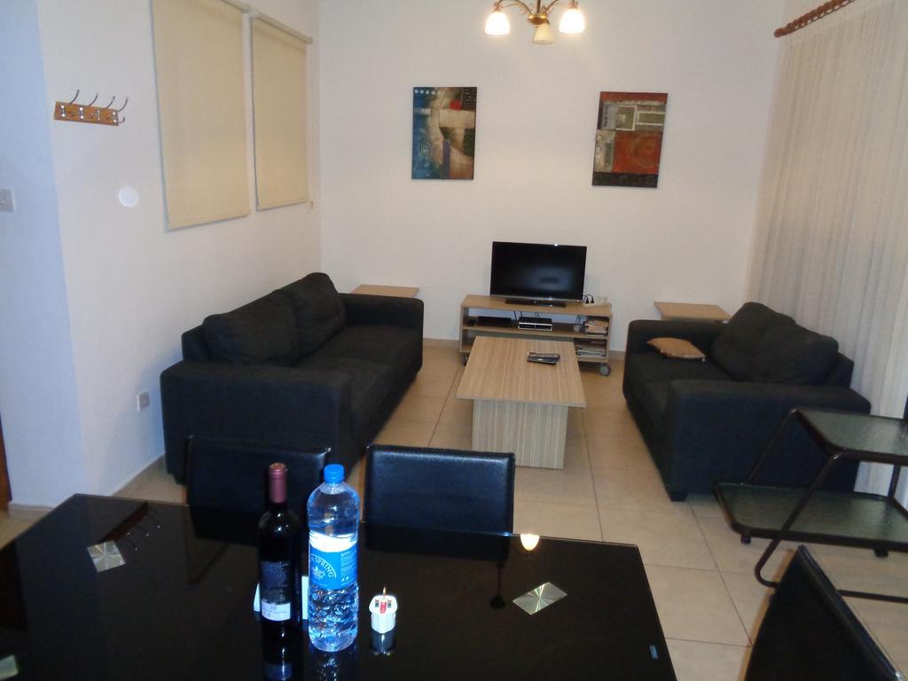 Blue Oasis Gardens Appartement Limasol Buitenkant foto
