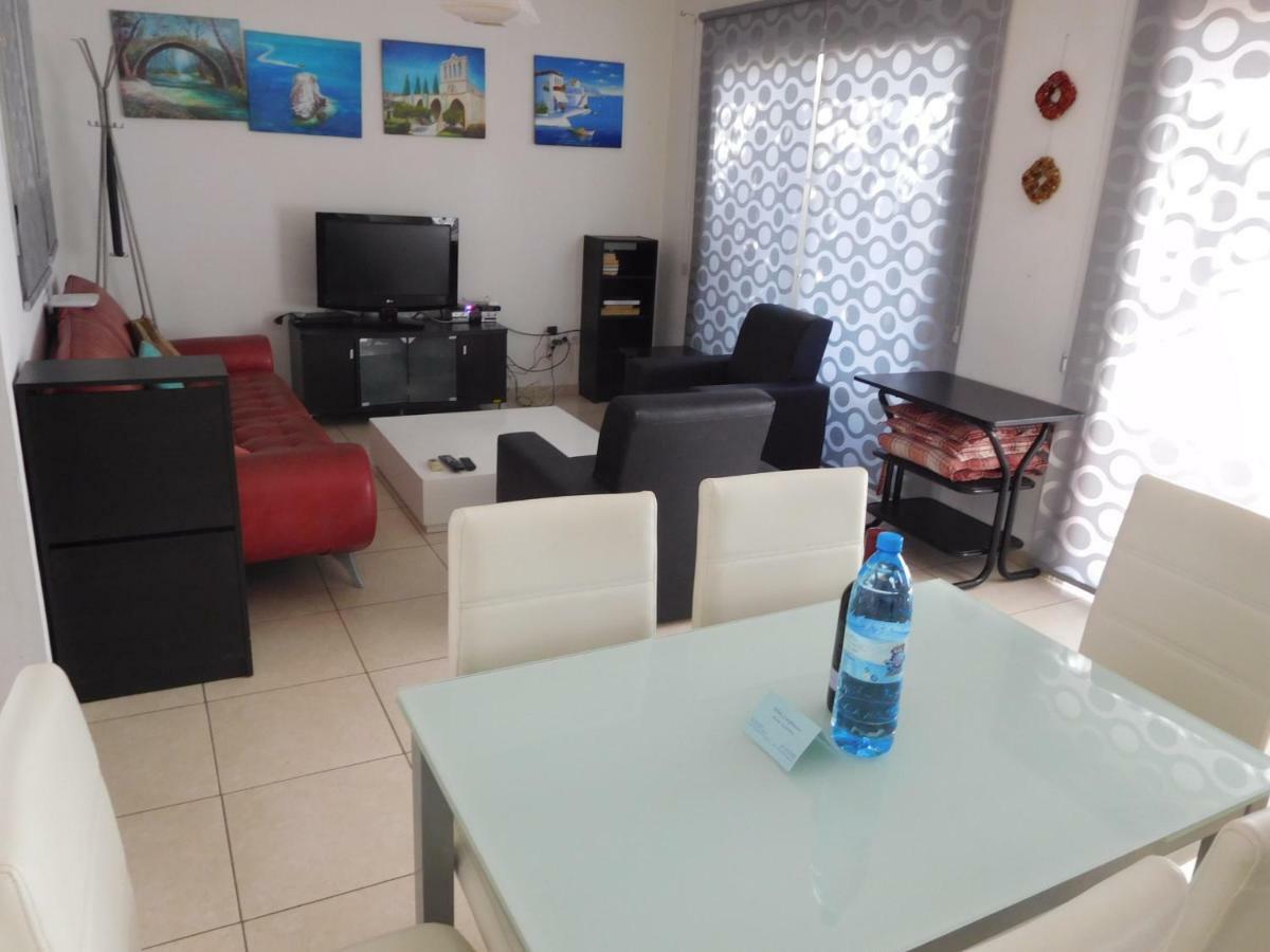 Blue Oasis Gardens Appartement Limasol Buitenkant foto