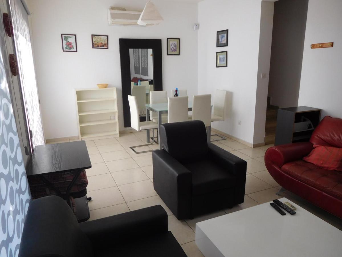 Blue Oasis Gardens Appartement Limasol Buitenkant foto